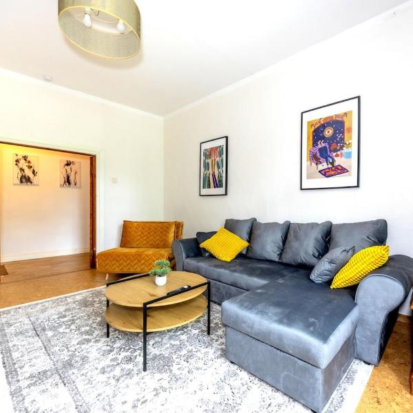 City center, High ceilings, 75m2 2BR Free parking, Tallin