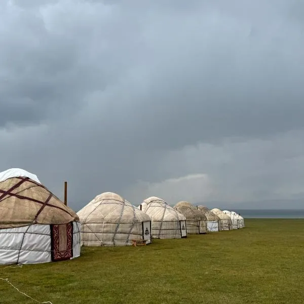 One Million Stars Yurt camp، فندق في Song-Kul
