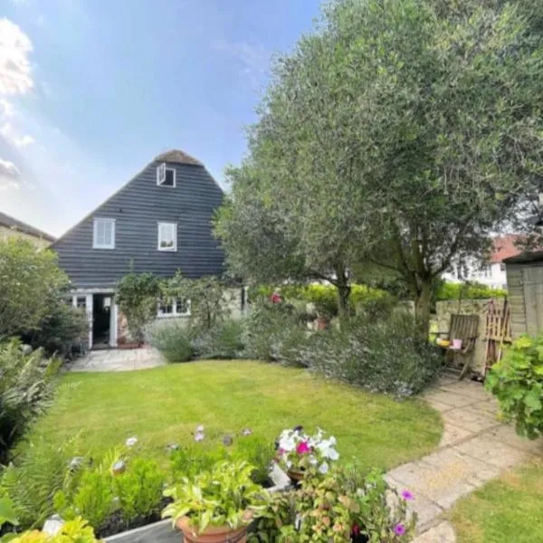 Abbey Gate Cottage, Faversham Near to Whitstable, hotel in Kent