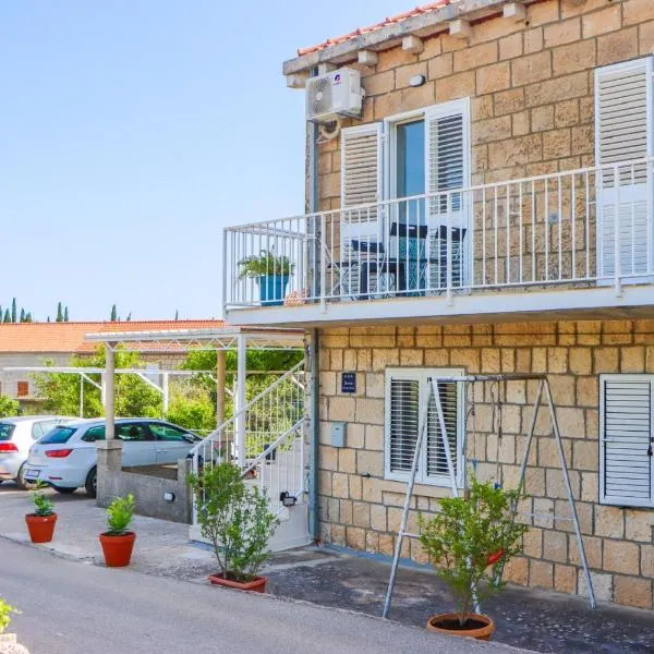 Konavle Village Apartment, hotel in Čilipi