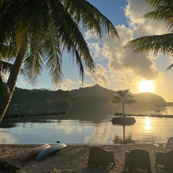 Montrose Place Huahine - maison en bord de mer โรงแรมในHuahine