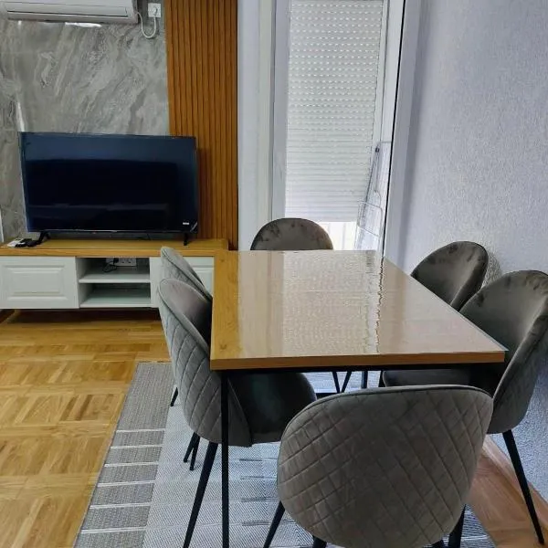 Golden view apartman, hotel en Bar