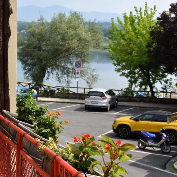 Ninfa Del Lago Bedrooms by Dinamica Real Estate, ξενοδοχείο στο Posta Fibreno