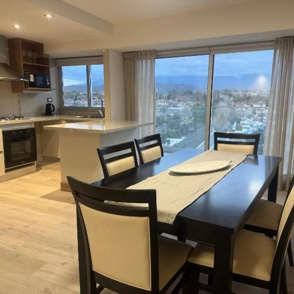 Departamento espectacular con balcón panorámico en piso alto، فندق في Villa Marini