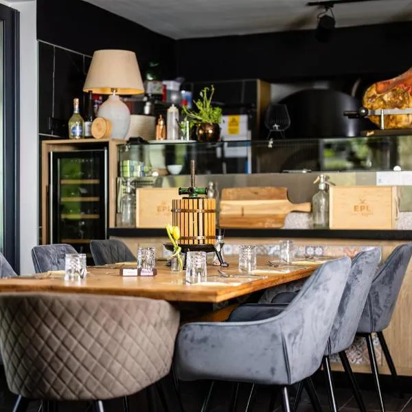 EPL Luxury, hôtel à Eplény