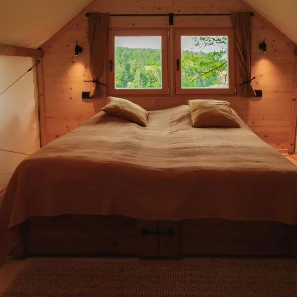 Lakeside Glamping Tents Mažijev Grič, hotel v destinaci Gradišče pri Lukovici