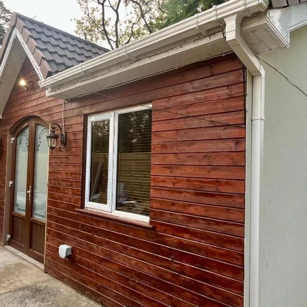 1-Bed Cosy Cottage near Emerald Park - Sleeps 5, ξενοδοχείο σε Dunshaughlin