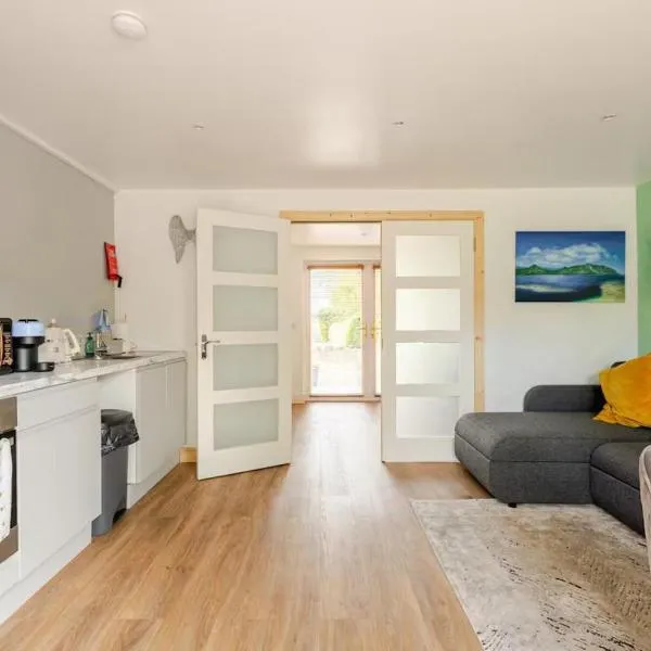 1-Bed Cosy Country Retreat- Sleeps 5 Emerald Park，位于Dunshaughlin的酒店