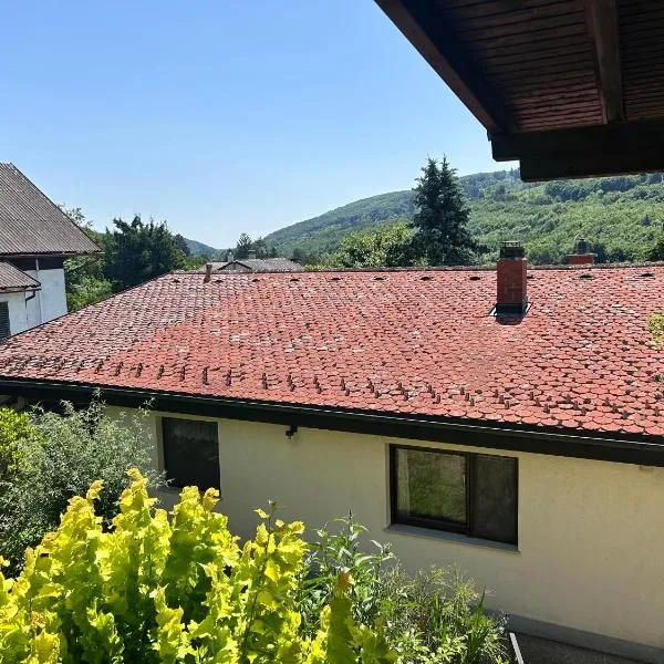 Haus Ingrid, hotel v destinaci Mauerbach