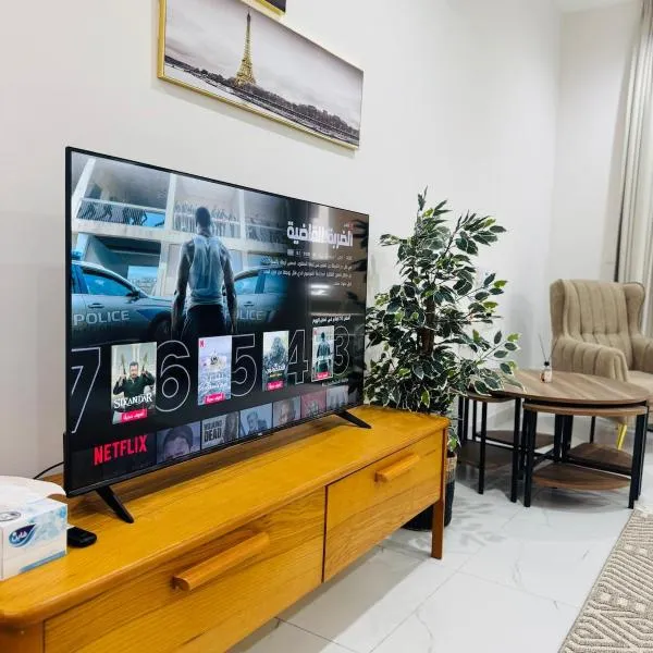 NEW VIP FLAT in Murooj Al Zain, Salalah, hotel v destinaci Salalah