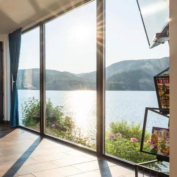 Central Lake View, hôtel à Cinciş