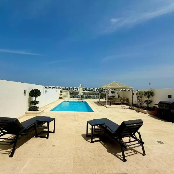 Lux 4 with Assistance room with Pool and Sea View, ξενοδοχείο σε Φουτζέιρα