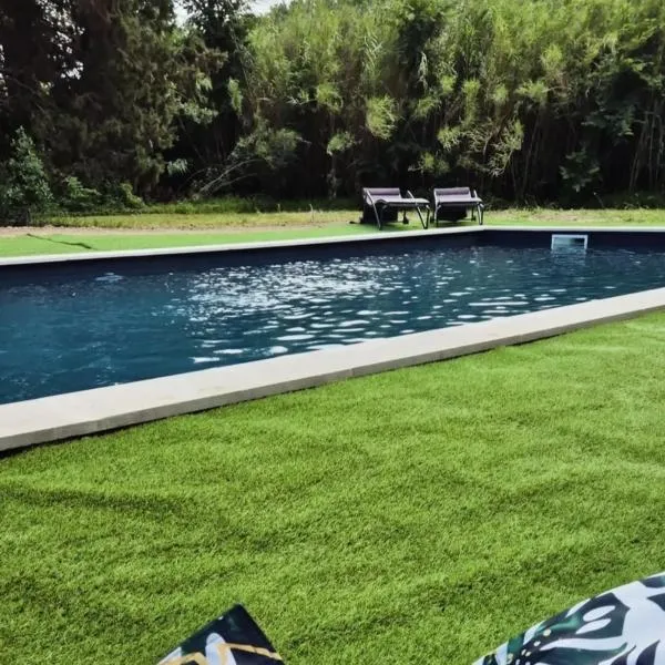 MAS DU RECATI, Hotel in Caderousse