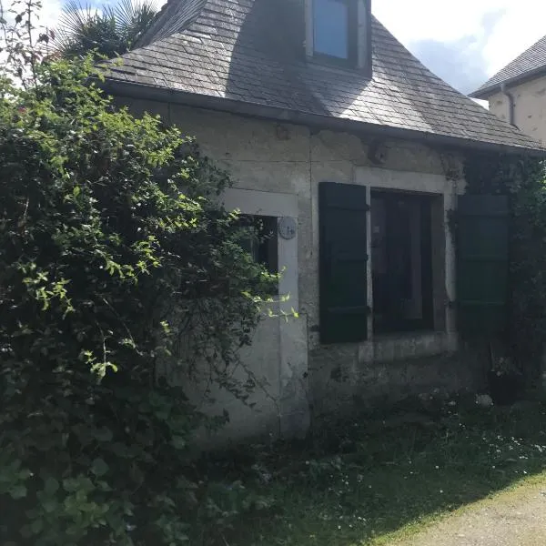 Gîte dans un petit village pyrénéen, hotel in Lézignan