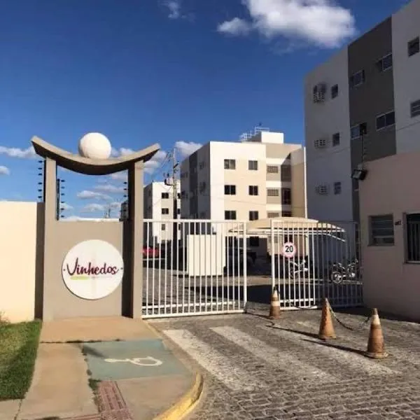 Apto 2 quartos com ar - Fechadura eletrônica - Até 8 pessoas，蒙蒂斯克拉魯斯的飯店