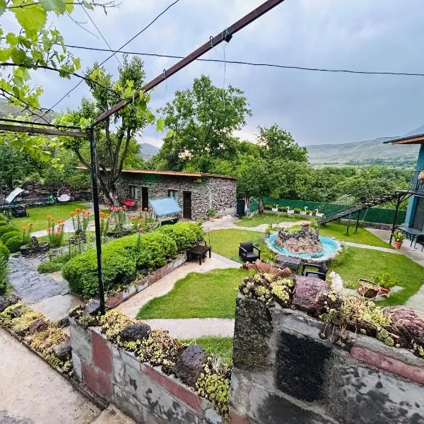 Tsotne's kingdom, hotel in Vardzia
