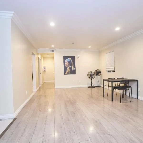 Blue Private Room near BMO Stadium USC and K-Town，位于洛杉矶的酒店
