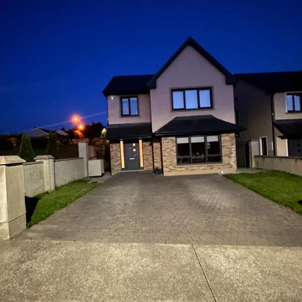 1 luxurious room in family home, hotel in Killarney