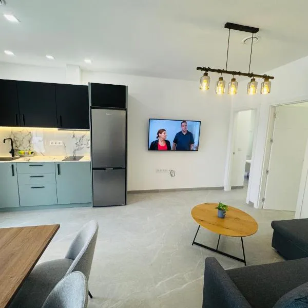 Calpe apartamento LuXurY nuevo playa centrico parking wifi aire piscina patio, hotel in Calpe