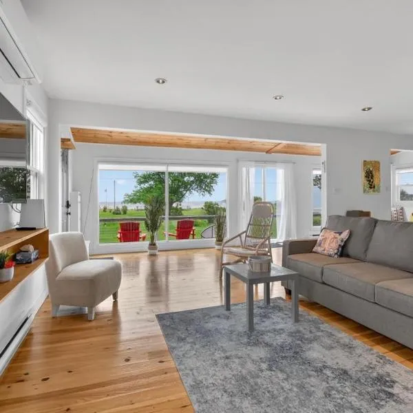 La Bellevue ocean views, nice sandy shore beach, hotel in Grande-Digue