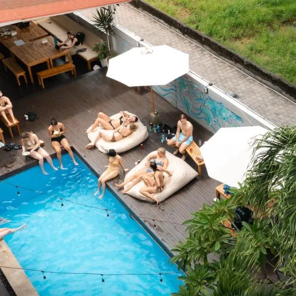 Surf & Party - Hostel Somewhere Else, ξενοδοχείο σε Canggu