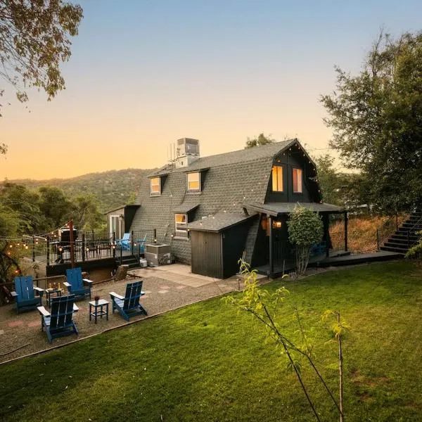 Modern A Frame,20min Yosemite,Sunset View, PetOkay, hotel in Oakhurst