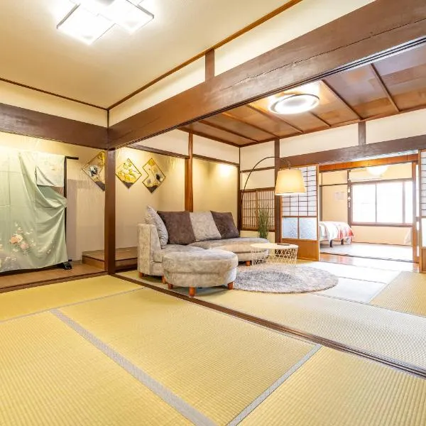 Lax奈良 築65年和モダン古民家 一棟貸切 最大16名 専用ガレージ2台無料 自転車付き, hotel in Nara