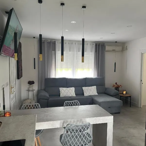 Cool House, hotel in Torrelavega