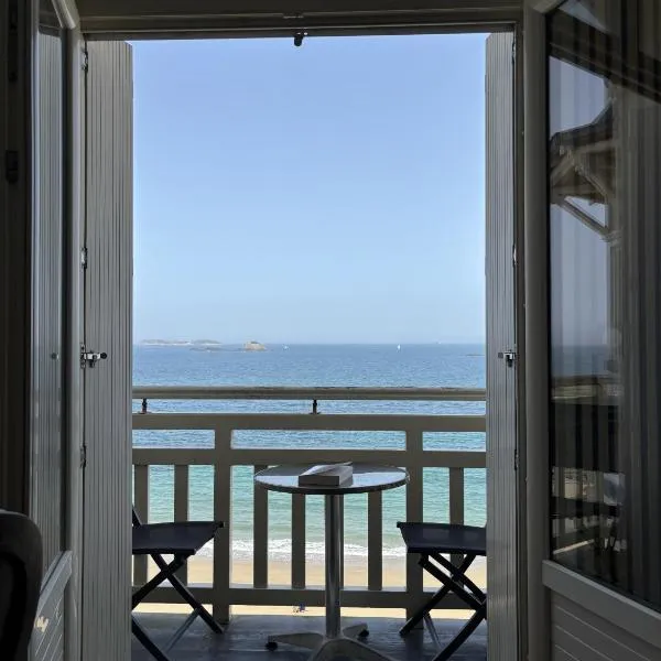 Studio Rêve de mer vue mer、ディナールのホテル