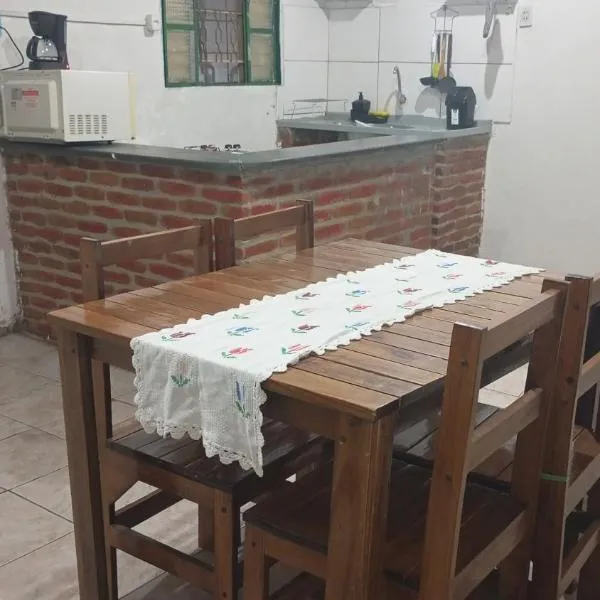 Casa quase frente a Rodoviária, hôtel à Corumbá