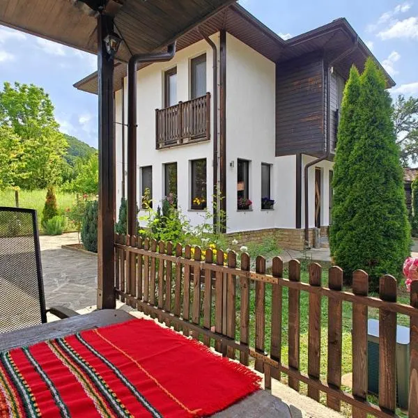 Къщи за гости Тепавица - Pool & Coworking, hotel v destinaci Trjavna