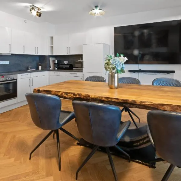 Luxus im Zentrum für 6 Personen! 3 Zimmer, Balkon, WLAN, Parkplatz, Hotel in Dresden