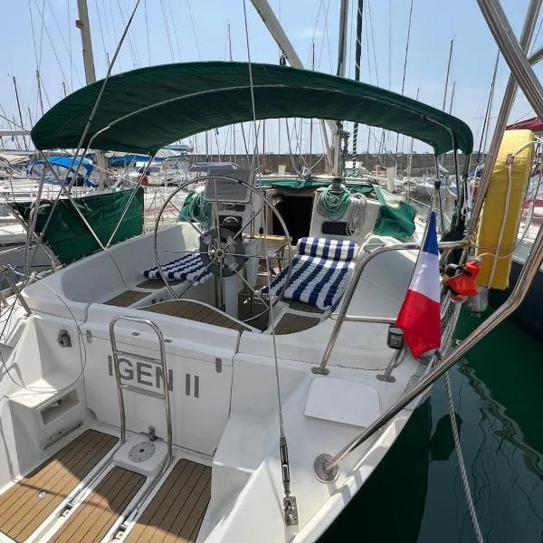 Voilier 36 pieds à Sète au Môle Saint Louis face au Mont Saint Clair, hotel a Sète