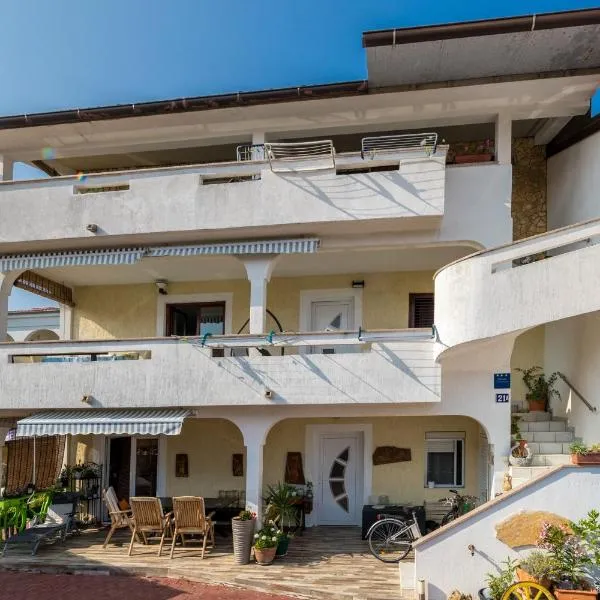 Vila Mazi, hotell Krkis