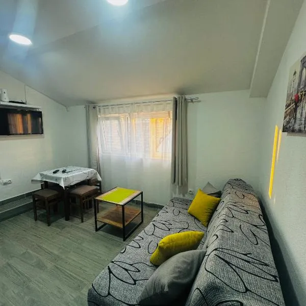 Uros Apartments, hotel in Tivat