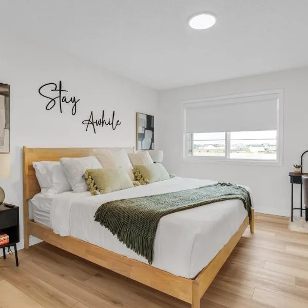 Luxury AC Sleeps 7, hotel in Edmonton
