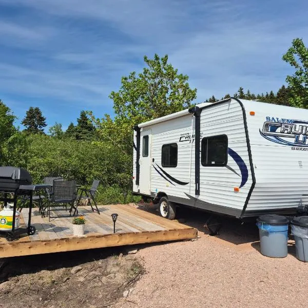 Moceanset Getaways-Beautiful Ocean, Mountain & Sunset Views, "Camping Experience", hotel in Dingwall