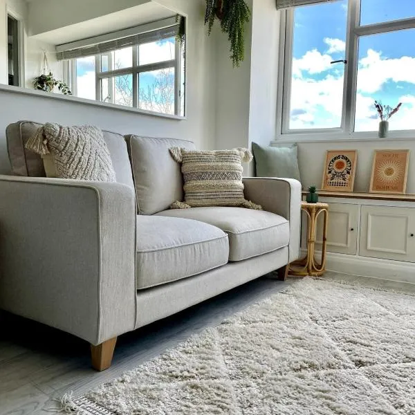 Boho Breeze - 1 bed apartment near the sea, hotell i Bournemouth