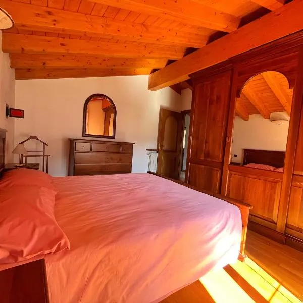 L' Angolo Di Pace Vasca Idromassaggio e Legno Chalet Alpino con Vista Panoramica sulla Valle, hotel v destinaci Berzo