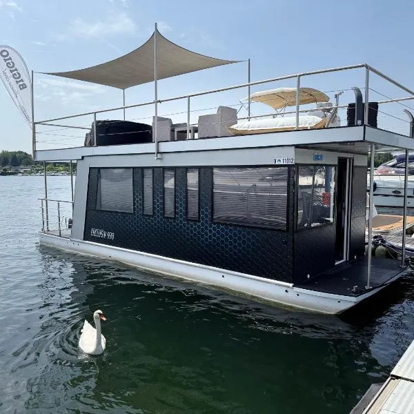 NEON Bigigio House Boat, ξενοδοχείο σε Lisanza