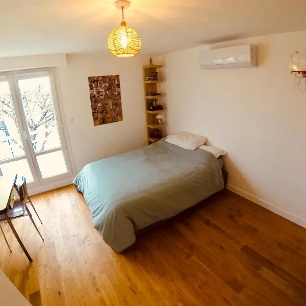 Chambre plein sud proche du pont de l'ile de Ré, hotel u gradu 'La Rochelle'