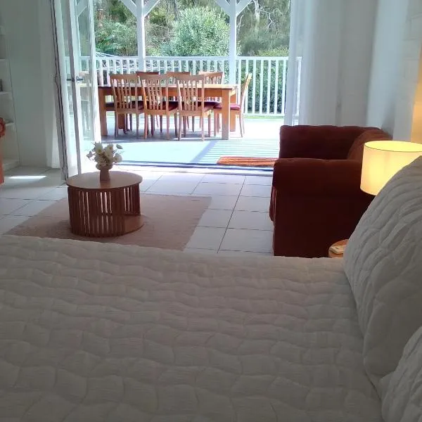 2 bedrooms private bathroom 2 queen beds own entry, hotel v destinaci Long Jetty