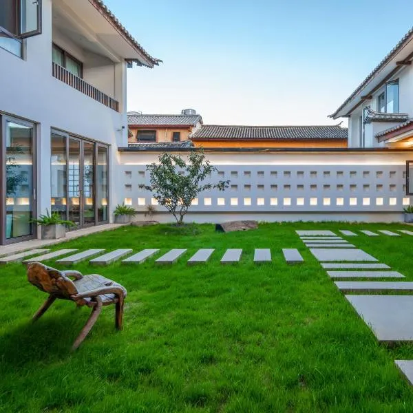 大理沙溪云喜七月精品客栈 Shaxi Ancient Town Yunxi Qiyue Guesthouse, hotel v destinaci Jianchuan
