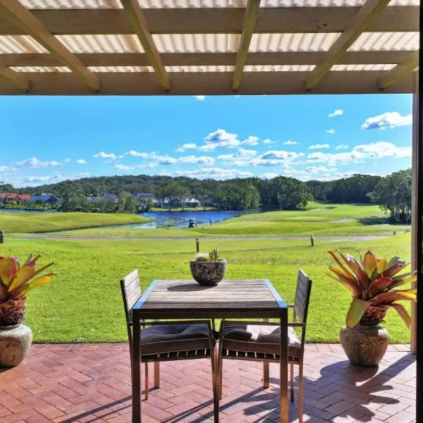 Perfect weekend getaway plus golf at your doorstep, hotel in Salamander Bay