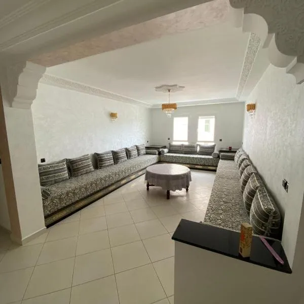 Spacious Apartment F5 Tangier, ξενοδοχείο σε Gzennaïa