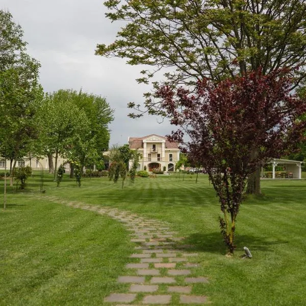Domeniile Martinutzi -Hotel Cardinal si Conac Rhedey, hotel a Alba Iulia