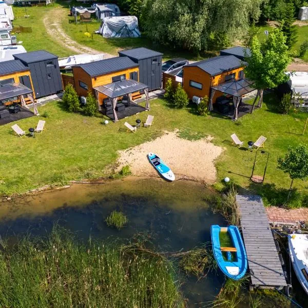 3 WIDOKI Kiekrz -domki Tiny House z prywatną plażą i pomostem nad jeziorem Kierskim, Hotel in Posen