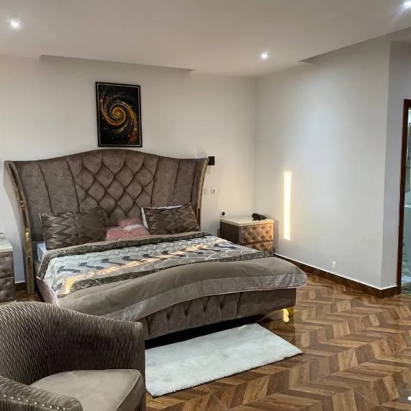 FAMY Hotel, hotel v destinaci Douala