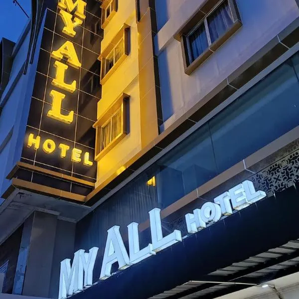 Hotel My All Padang, хотел в Паданг