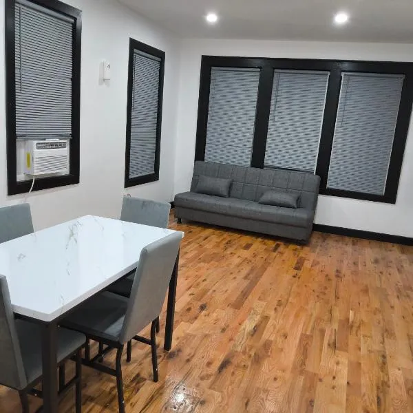 Log Comfort, hotel in Newark